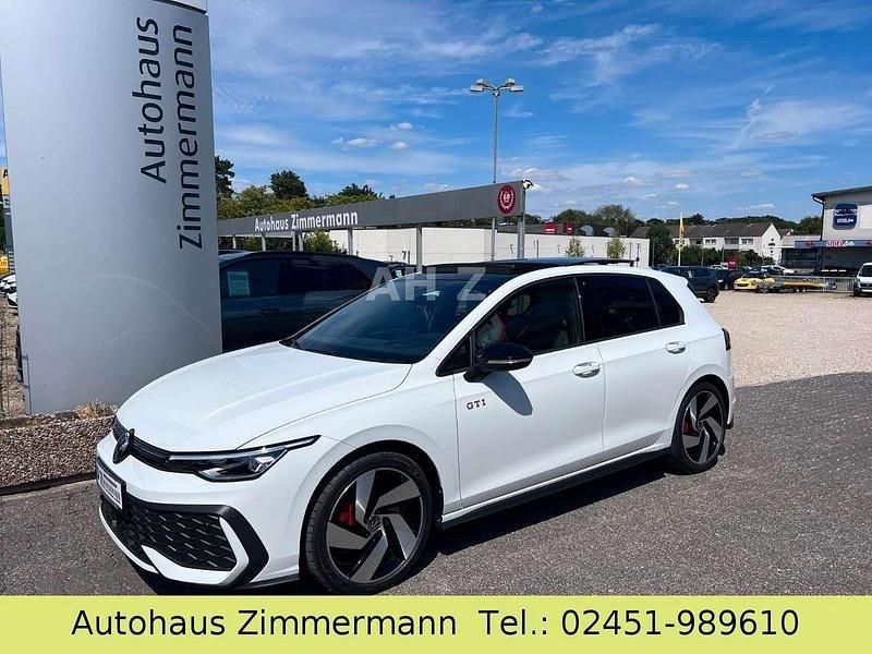 Weiß Gebraucht 2024 VW Golf VIII Business Limousine | 37.400 € (Guter Preis) - Bild 1/4