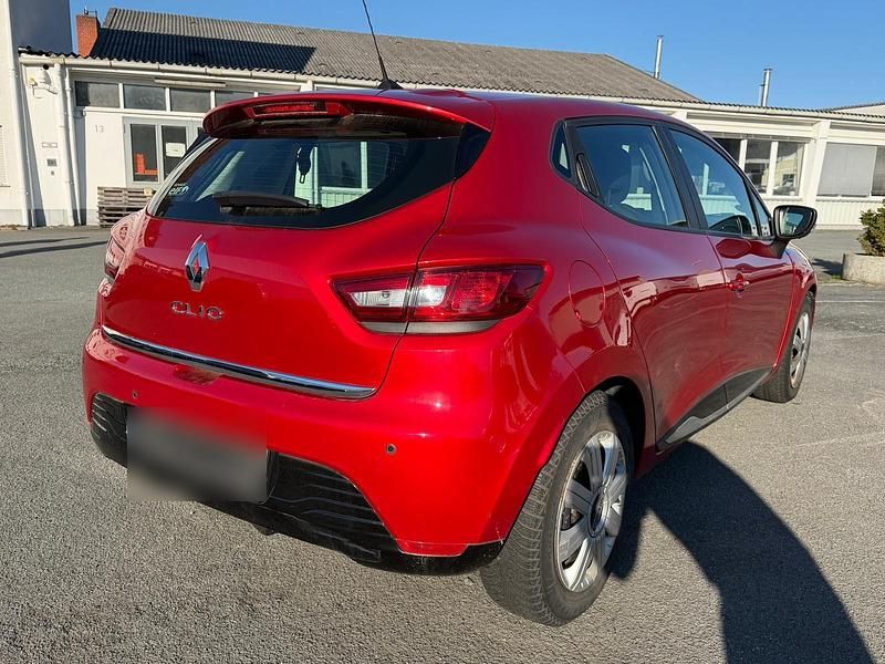 Second-hand Renault Clio IV Expression 75 CP (55 kW) 2013 Roșu Hatchback