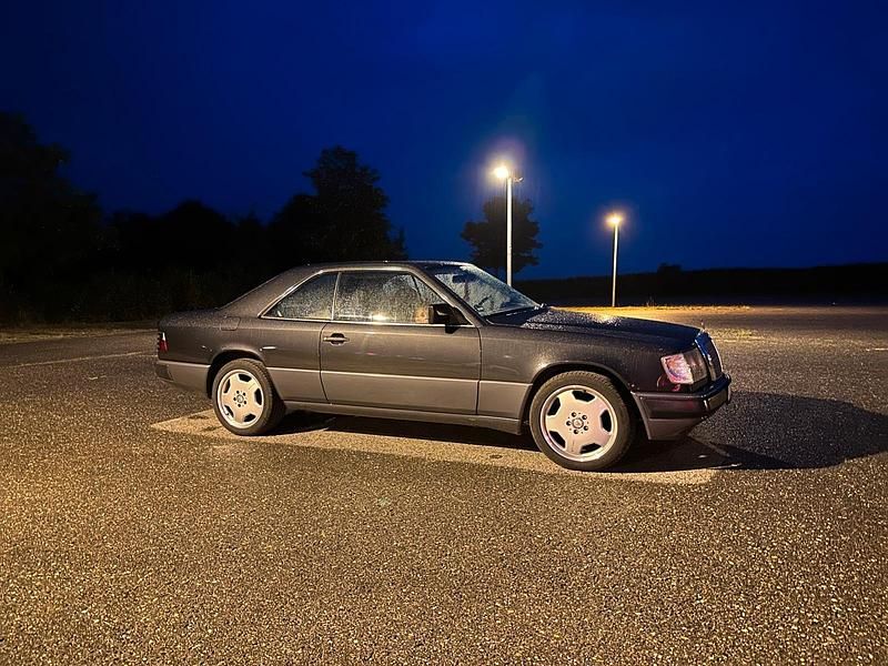 Gebraucht Mercedes E300 AMG 179 PS (131 kW) 1989 Grau Coupé