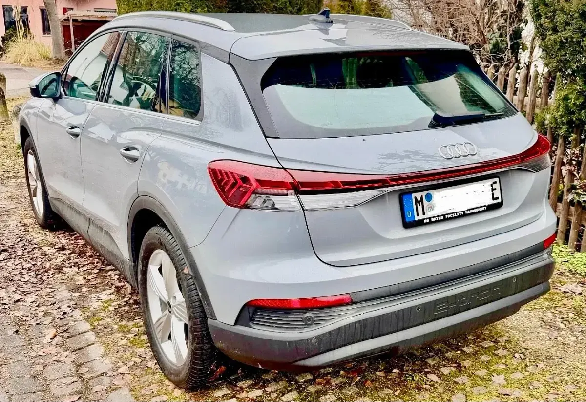 Gebraucht Audi Q4 e-tron Design 125 kW (170 PS) 2022 Grau SUV