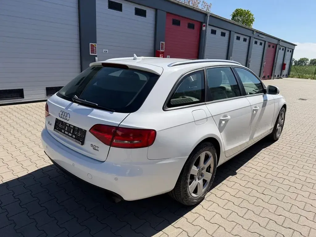 Używany Audi A4 Ambition 211 KM (155 kW) 2011 Biały Kombi