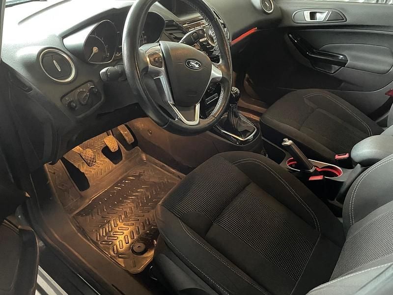 Grau Gebraucht 2016 Ford Fiesta ST-Line Kleinwagen | 7.500 € (Fairer Preis) - Bild 1/4