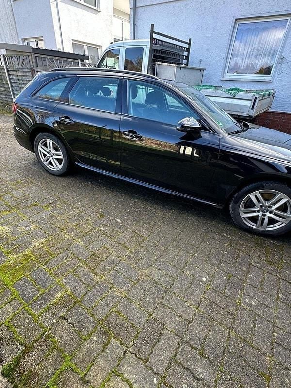 Gebraucht Audi A4 163 PS (119 kW) 2020 Schwarz Kombi