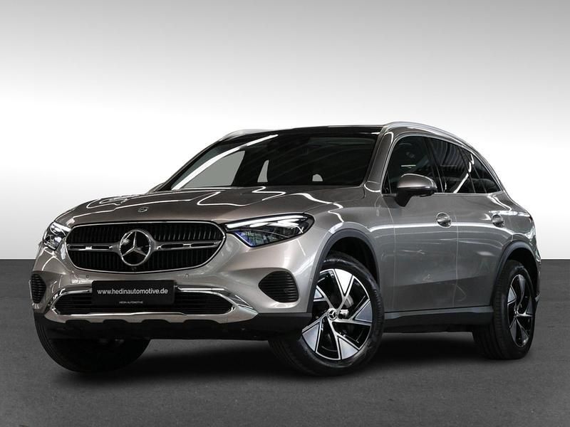 Silber Gebraucht 2023 Mercedes GLC300e Avantgarde Limousine | 55.490 € - Bild 1/4