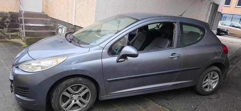 Grau Gebraucht 2010 Peugeot 207 Limousine | 650 € (Superpreis) - Bild 1/4