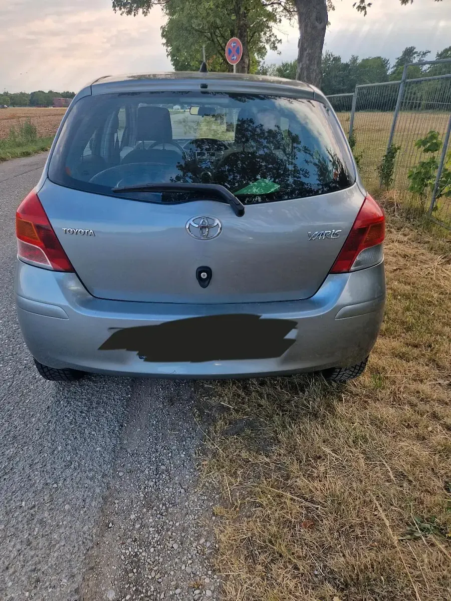Gebraucht Toyota Yaris 69 PS (50 kW) 2009 Silber Kleinwagen