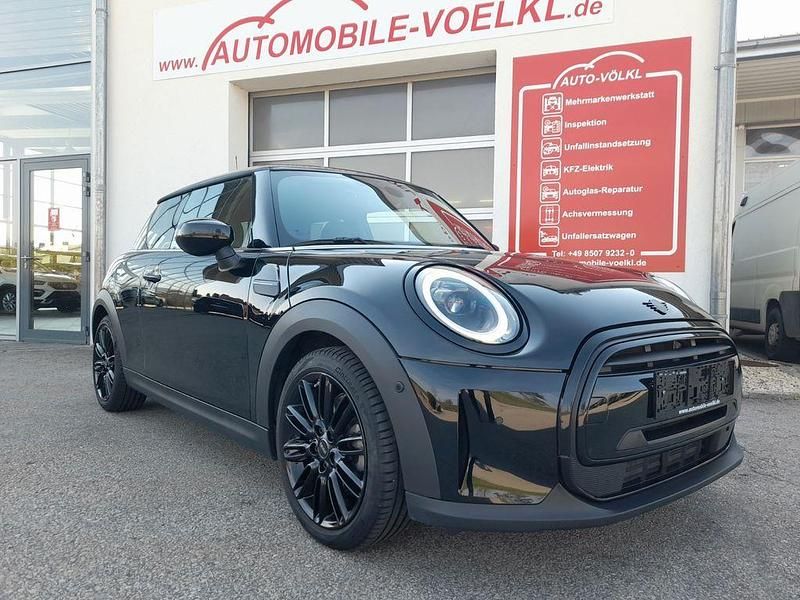Gebraucht Mini ONE Classic 102 PS (75 kW) 2022 Schwarz Kleinwagen