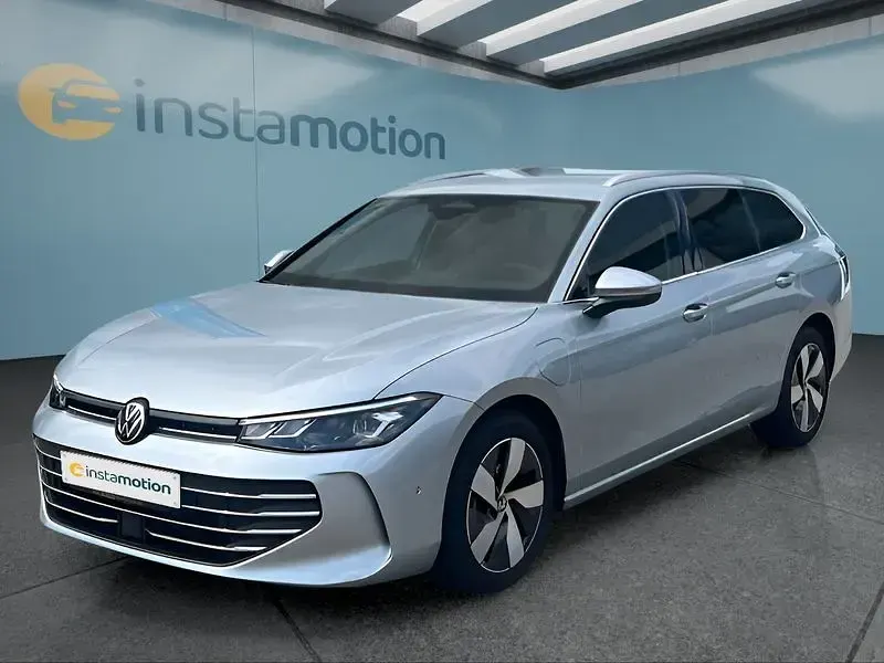 Gebraucht VW Passat 150 PS (110 kW) 2025 Silber Kombi