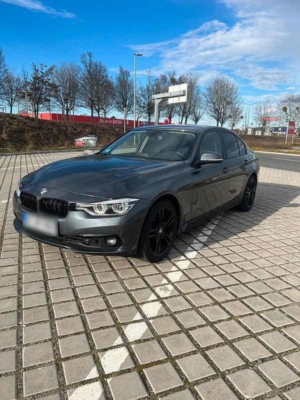 Gebraucht BMW 318 150 PS (110 kW) 2016 Grau Limousine
