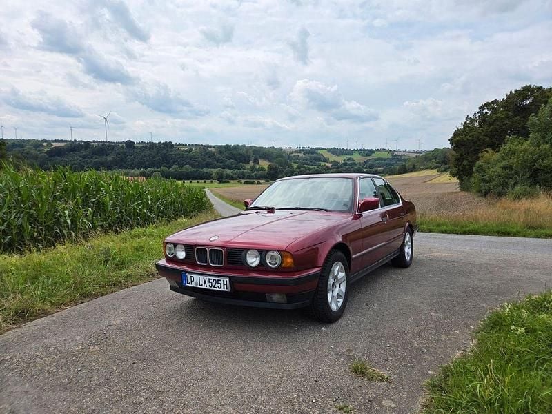 Rot Gebraucht 1992 BMW 525 Limousine | 6.740 € - Bild 1/4