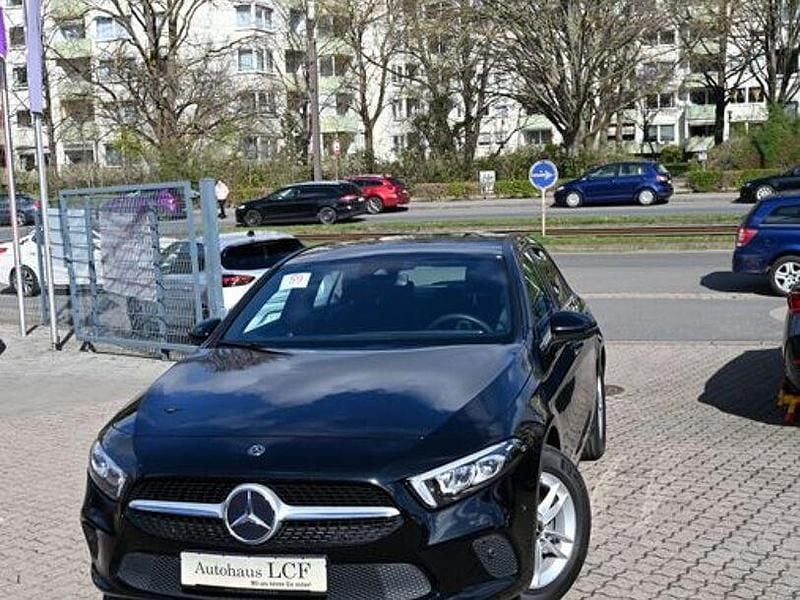 Gebraucht Mercedes A180 136 PS (100 kW) 2019 Schwarz Limousine