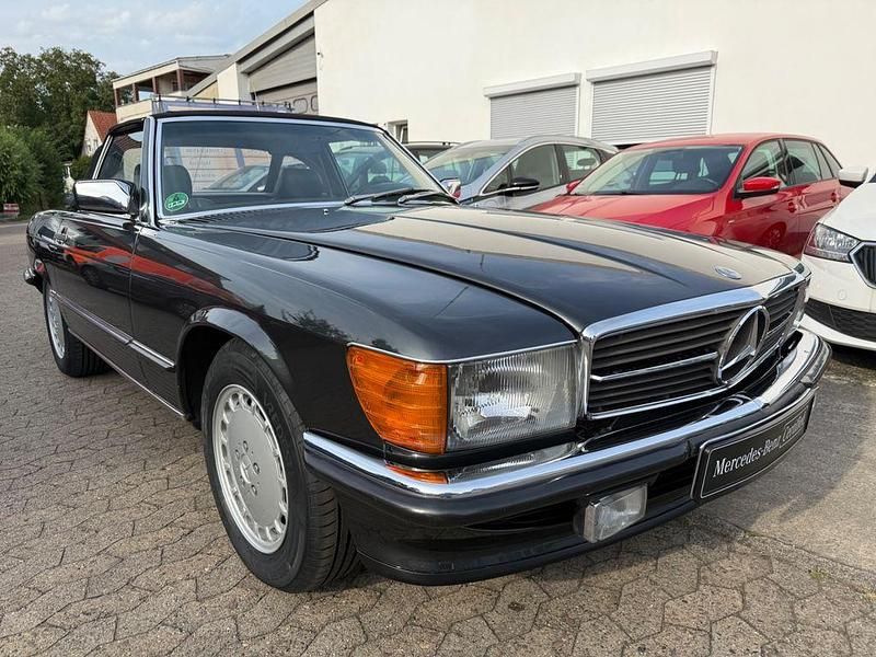 Grau Gebraucht 1988 Mercedes SL300 Cabrio | 32.900 € - Bild 1/4