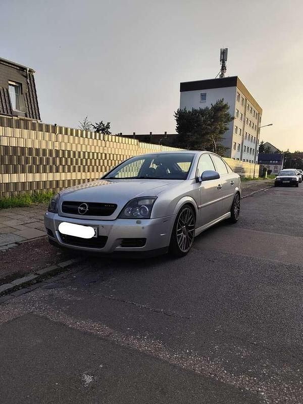 Grau Gebraucht 2005 Opel Vectra GTS Limousine | 3.500 € (Teuer) - Bild 1/4