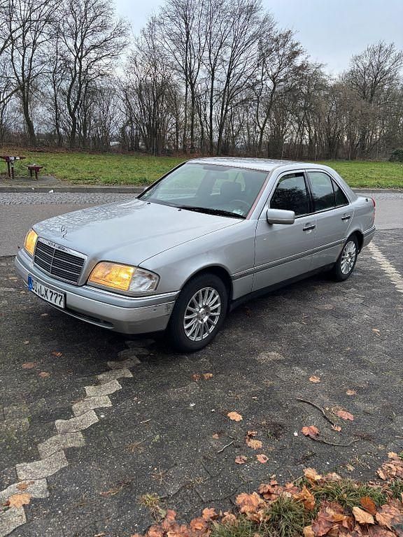 Silber Gebraucht 1994 Mercedes C180 Elegance Limousine | 1.600 € - Bild 1/4
