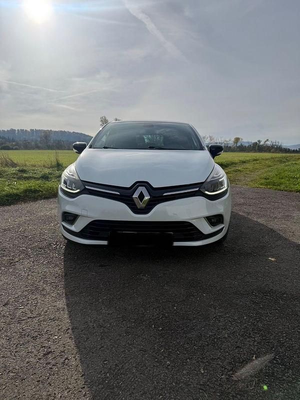 Weiß Gebraucht 2017 Renault Clio IV Intens Kleinwagen | 7.450 € (Guter Preis) - Bild 1/4