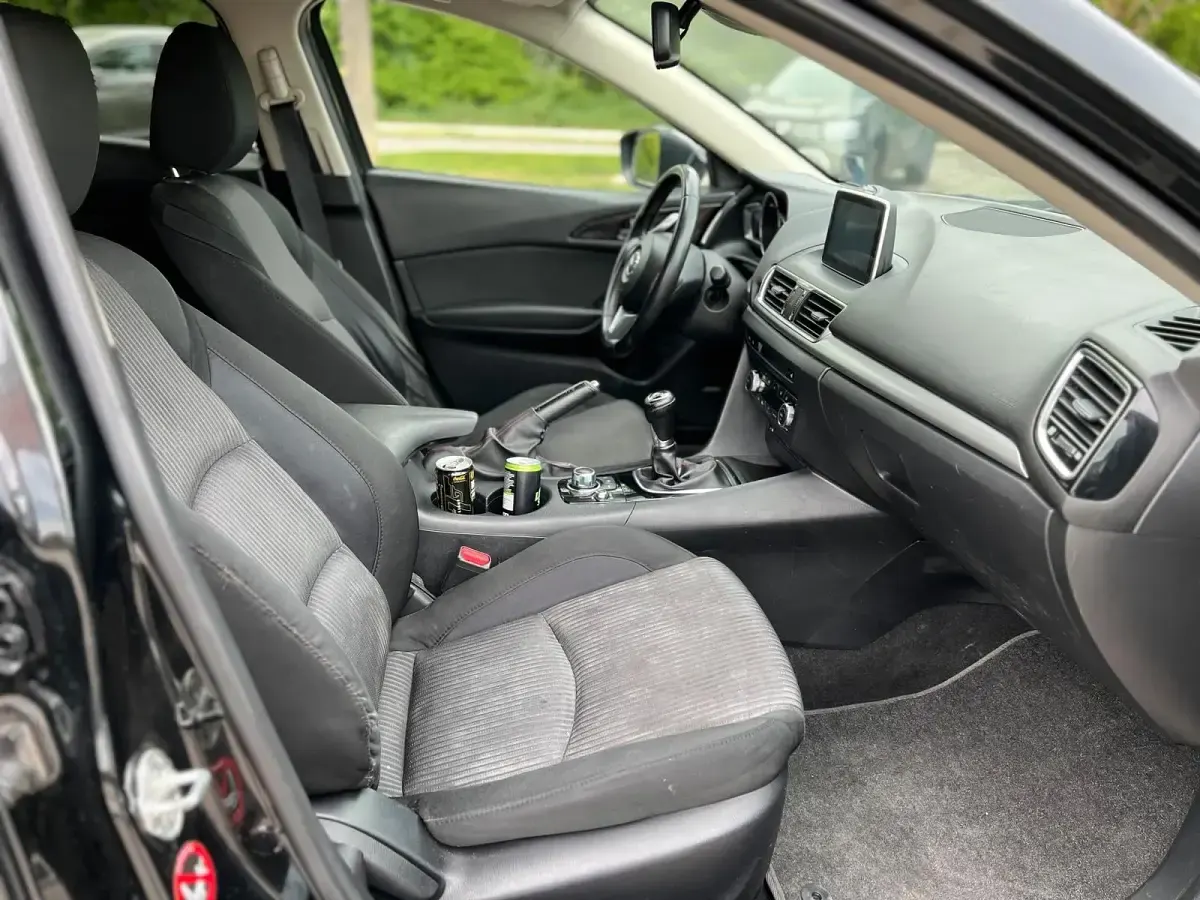 Używany Mazda 3 150 KM (110 kW) 2014 Czarny Sedan/Limuzyna