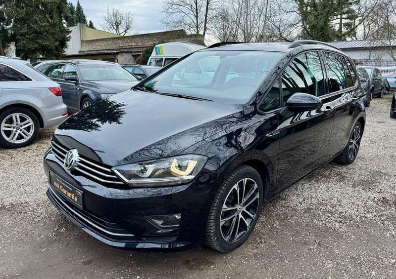 Deep black perleffekt Gebraucht 2015 VW Golf Sportsvan LOUNGE Van / Kleinbus | 12.499 € (Fairer Preis) - Bild 1/4