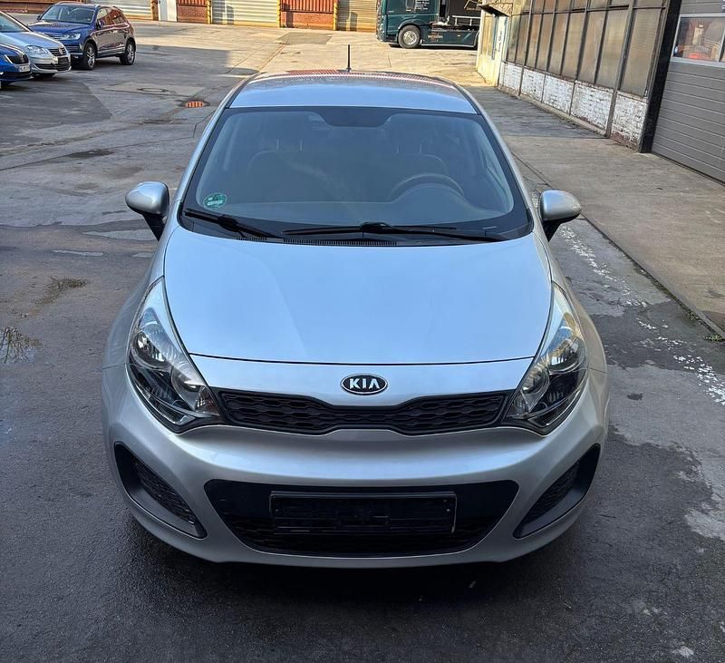 Gebraucht Kia Rio 86 PS (63 kW) 2012 Silber Kleinwagen