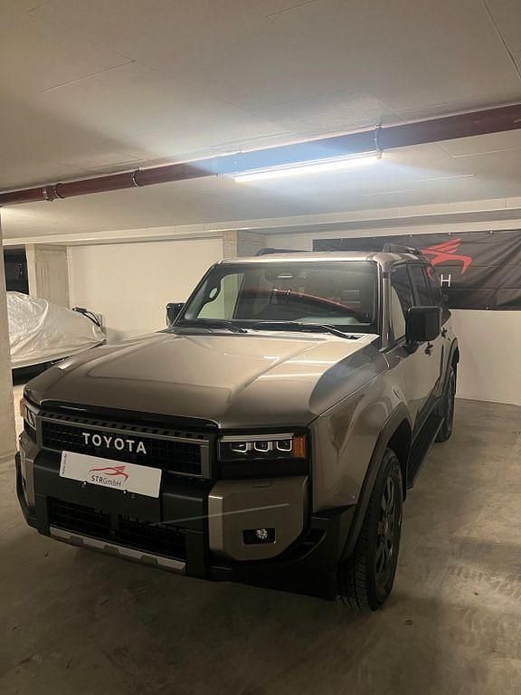 Braun Gebraucht 2024 Toyota Land Cruiser SUV | 88.600 € (Etwas zu teuer) - Bild 1/4