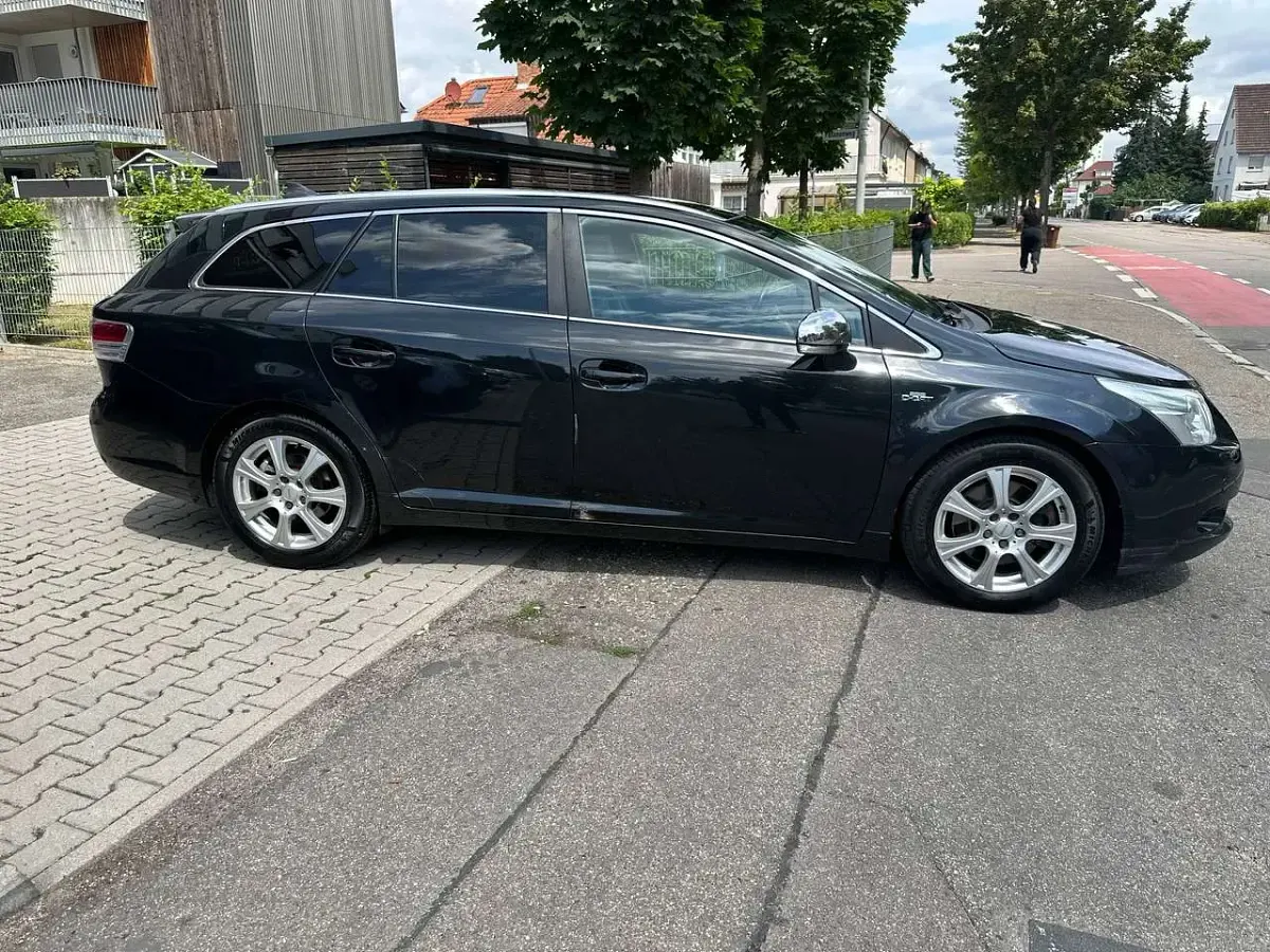 Gebraucht Toyota Avensis TEC-Edition 150 PS (110 kW) 2009 Black mica / ink Kombi