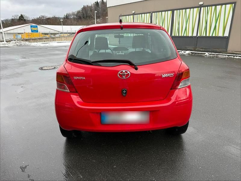 Gebraucht Toyota Yaris Cool 101 PS (74 kW) 2009 Rot Kleinwagen
