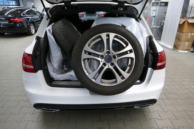 Weiß Gebraucht 2017 Mercedes C220 AMG line Kombi | 18.900 € (Etwas zu teuer) - Bild 1/4