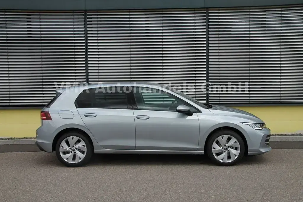 Neu VW Golf VIII 150 PS (110 kW) 2026 Silber Limousine