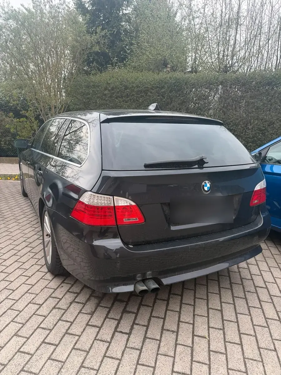 Gebraucht BMW 523 192 PS (141 kW) 2008 Schwarz Limousine