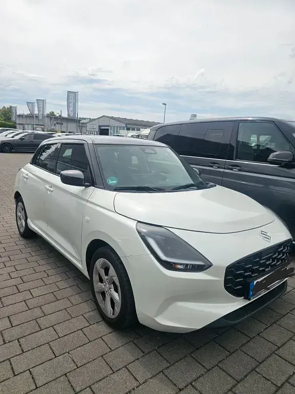 Gebraucht Suzuki Swift Comfort+ 83 PS (61 kW) 2024 Weiß Kleinwagen