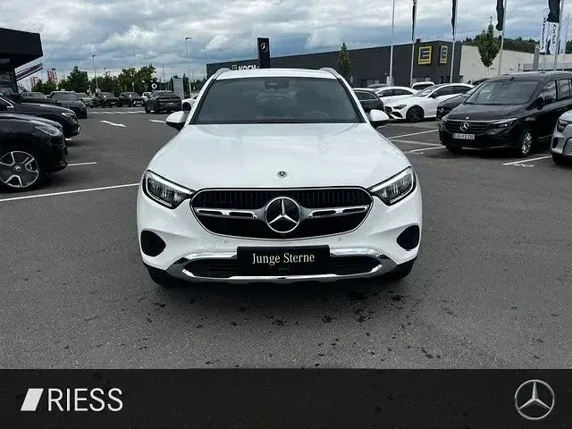 Gebraucht Mercedes GLC200 Avantgarde 204 PS (150 kW) 2025 Unilack polarweiß SUV