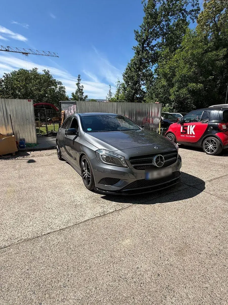 Gebraucht Mercedes A200 136 PS (100 kW) 2013 Grau Kleinwagen
