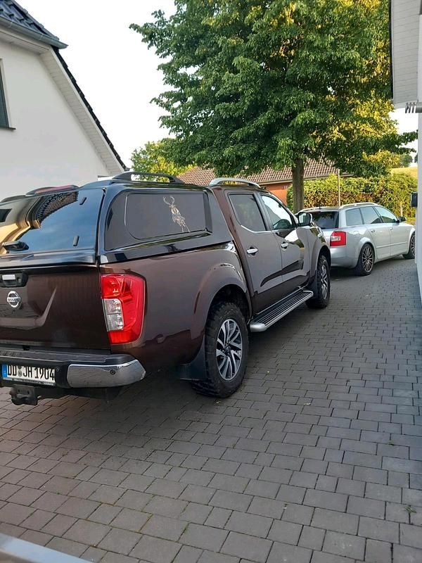 Braun Gebraucht 2016 Nissan Navarra SUV | 21.000 € - Bild 1/4