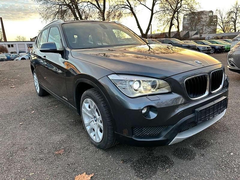Mineralgrau metallic Gebraucht 2013 BMW X1 SUV | 9.090 € (Superpreis) - Bild 1/4