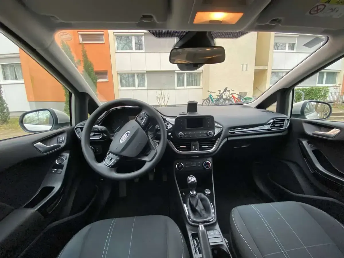 Gebraucht Ford Fiesta Trend 101 PS (74 kW) 2018 Silber Kleinwagen