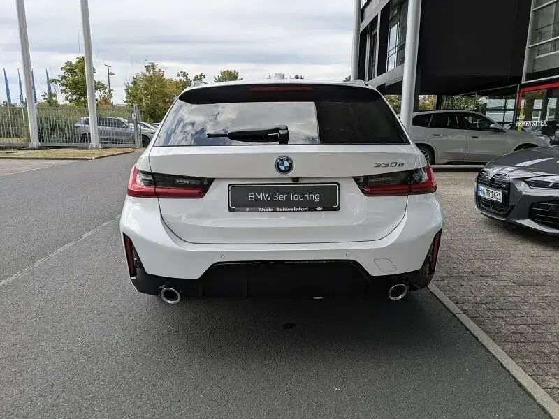 Neu BMW 330e M Sport 292 PS (214 kW) 2026 Weiß Kombi
