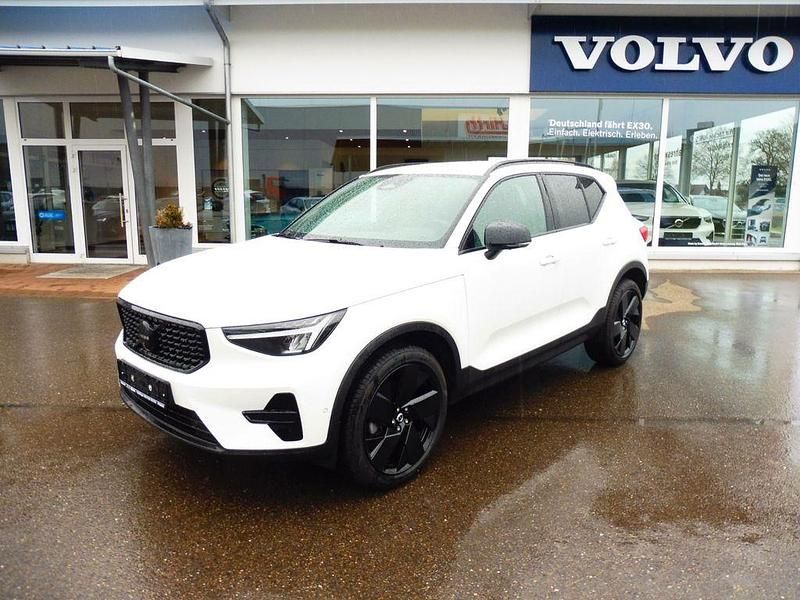 Gebraucht Volvo XC40 Plus 197 PS (144 kW) 2025 Crystal white / metallic SUV