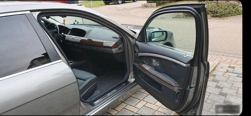 Second-hand BMW 740 306 CP (225 kW) 2006 Gri Berlinǎ