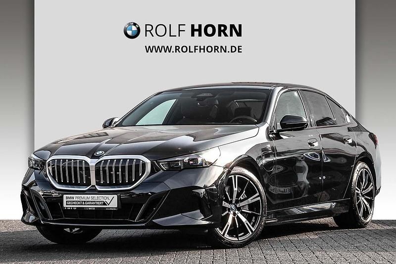 Schwarz Gebraucht 2024 BMW 550e Comfort Edition Limousine | 73.930 € (Superpreis) - Bild 1/4