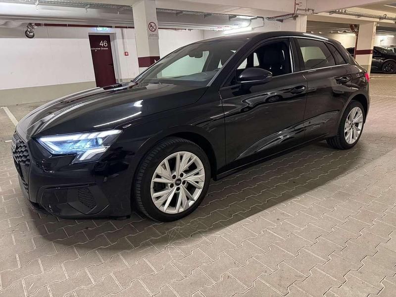 Brillantschwarz Gebraucht 2021 Audi A3 Sportback Limousine | 19.980 € (Etwas zu teuer) - Bild 1/4
