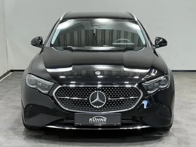 Gebraucht Mercedes E220 Avantgarde 197 PS (144 kW) 2025 Schwarz Limousine