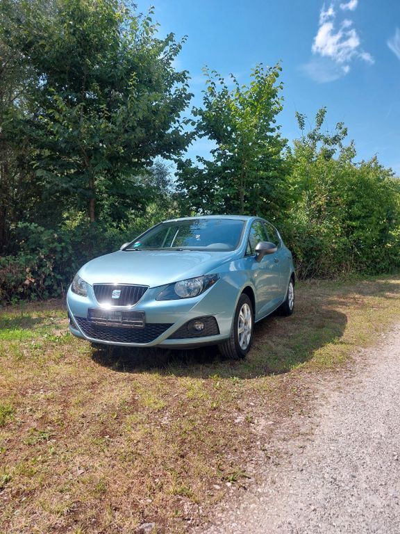 Blau Gebraucht 2010 Seat Ibiza Limousine | 3.990 € (Guter Preis) - Bild 1/4