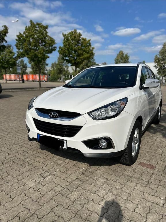 Weiß Gebraucht 2013 Hyundai ix35 Style SUV | 8.770 € (Fairer Preis) - Bild 1/4
