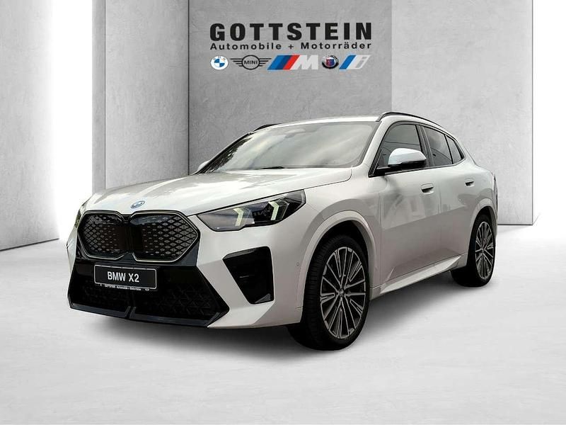 Alpinweiss iii Neu 2025 BMW iX2 M Sport SUV | 60.790 € (Etwas zu teuer) - Bild 1/3