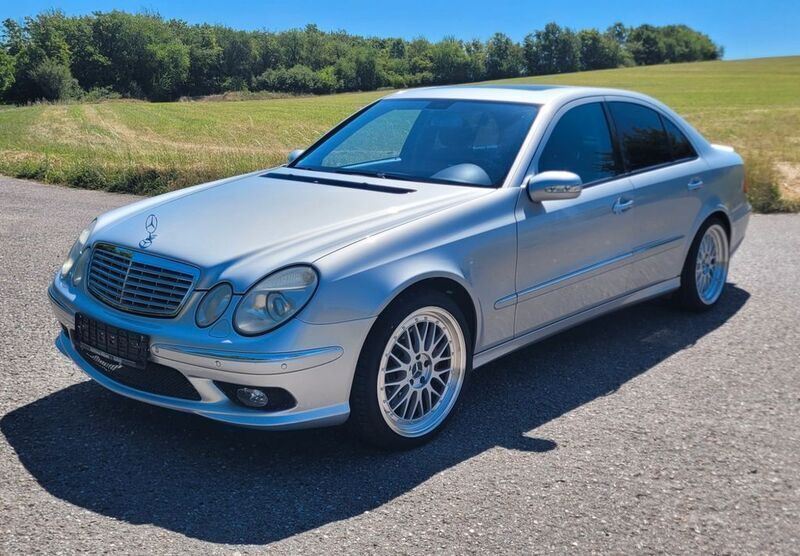 Silber Gebraucht 2004 Mercedes E500 AMG Limousine | 5.300 € - Bild 1/4