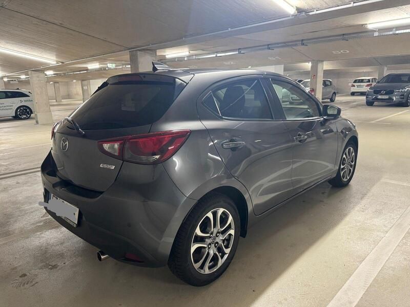 Grau Gebraucht 2019 Mazda 2 Kizoku Kleinwagen | 13.999 € (Fairer Preis) - Bild 1/4
