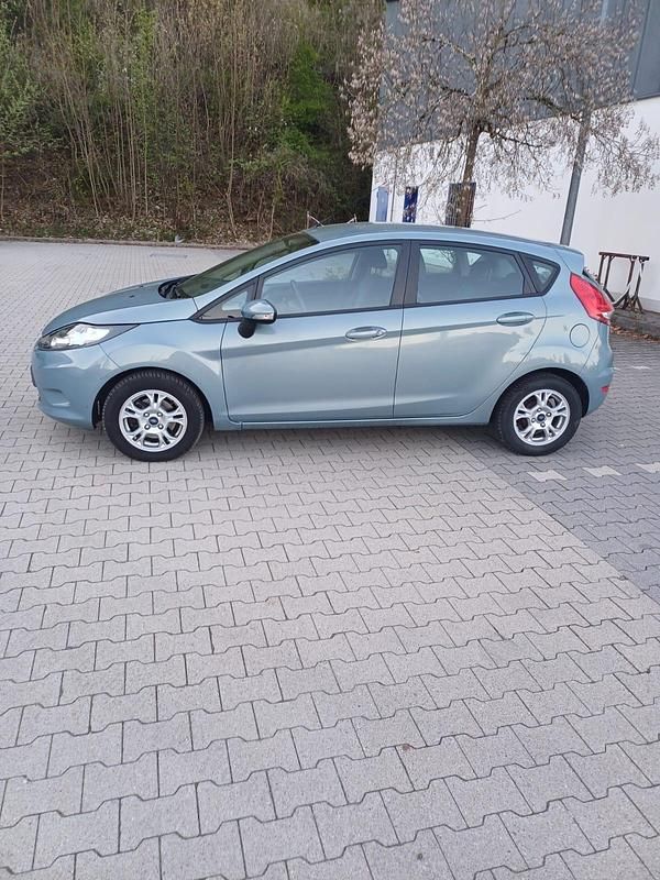 Usata Ford Fiesta 82 CV (60 kW) 2009 Andere farben Utilitaria