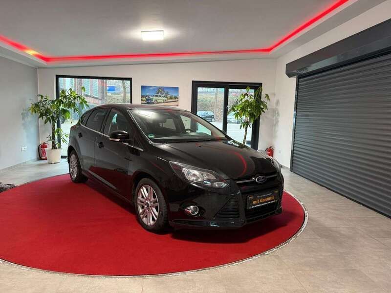 Schwarz Gebraucht 2014 Ford Focus Titanium Limousine | 7.890 € (Etwas zu teuer) - Bild 1/3