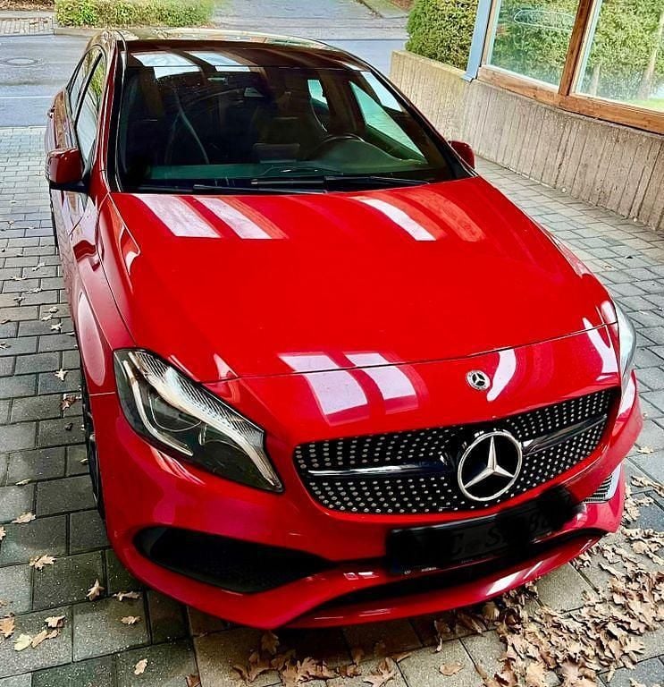 Schwarz Gebraucht 2017 Mercedes A180 AMG line Limousine | 15.500 € (Fairer Preis) - Bild 1/4