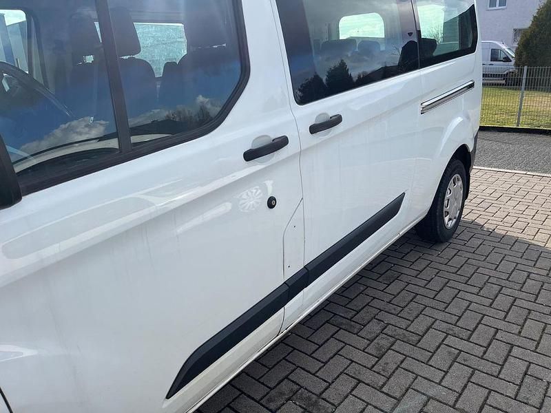 Gebraucht Ford Tourneo 131 PS (96 kW) 2017 Weiß Van / Kleinbus