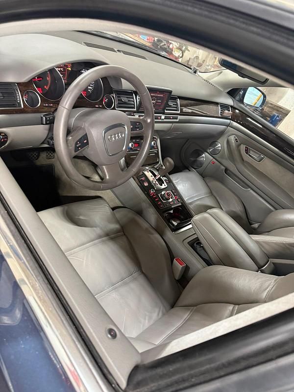 Gebraucht Audi A8 326 PS (239 kW) 2006 Blau Limousine